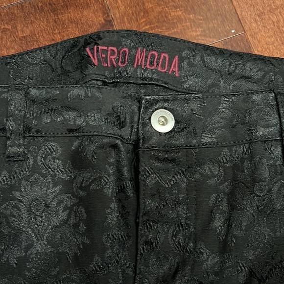 Vero Moda Black Patterned pants - Picture 3 of 5
